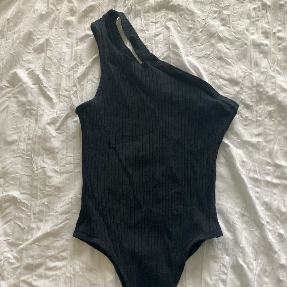one shoulder bodysuit